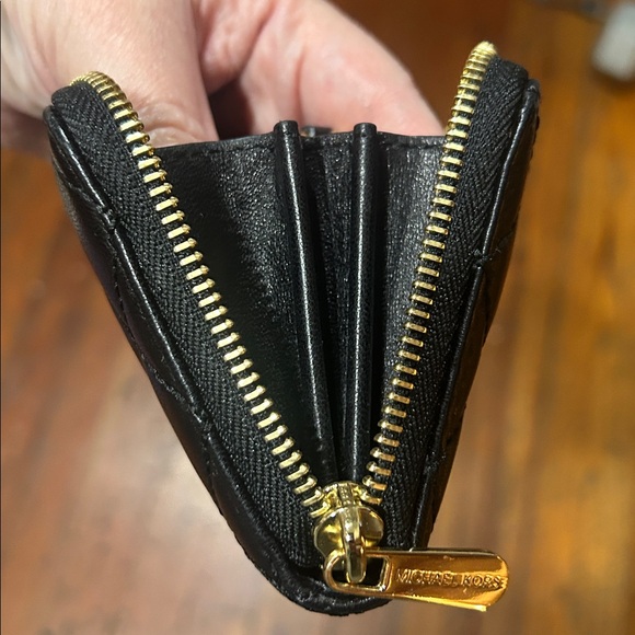 MICHAEL MICHAEL KORS Susannah Large Quilted-Leather
Smartphone - Picture 11 of 12